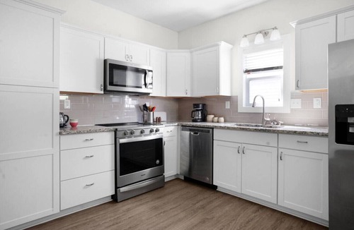 Near Northside Apartment | Townhome Sleeps 8, Pet Friendly!