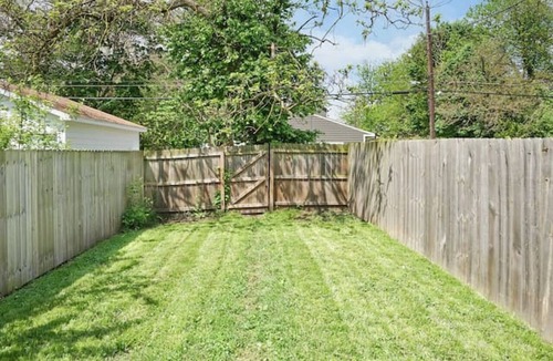 Near Northside Apartment | Townhome Sleeps 8, Pet Friendly!