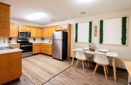 Springdale House | Townhome with a peaceful, soothing vibe, featuring KING and QUEEN size beds