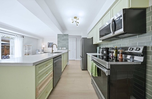 Burlington Condo | Townhome with Parking Ideal for Longer Stays