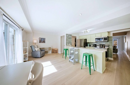 Burlington Condo | Townhome with Parking Ideal for Longer Stays