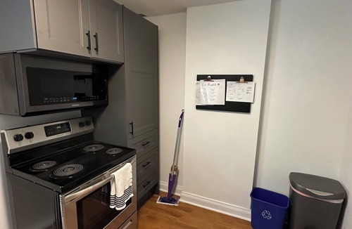 Midtown Toronto House | Townhome with Parking - Yorkville Area