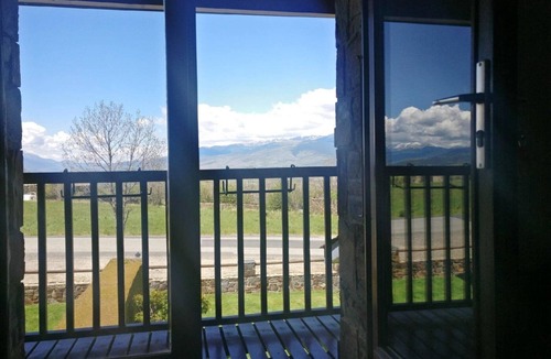 Sainte-Leocadie House | Townhouse 3 rooms Pool, Paddle Court, Fireplace & Private Garden