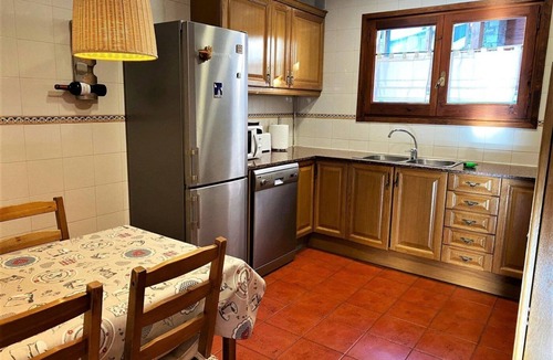 Llivia House | Townhouse 4 rooms Pool, Fireplace, Wi-Fi & Pet-Friendly