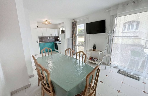 Jullouville-les-Pins House | Townhouse 50m from beach and shops, 2 bedrooms, shared courtyard