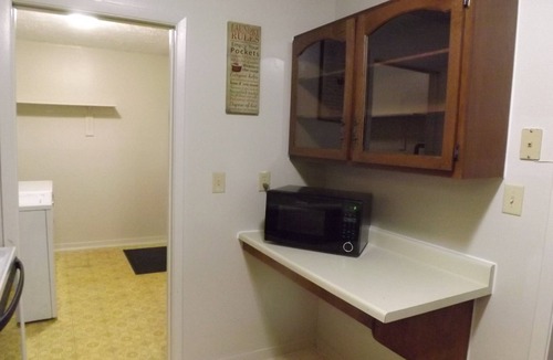 Karns House | Townhouse - 6 Beds - 3 Vehicle Maximum - 2nd Unit Available Next Door