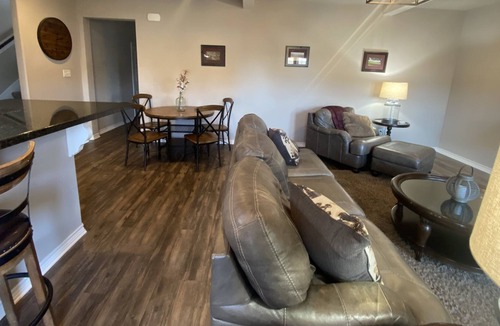 Wellborn House | Townhouse 7 minutes from Kyle Field