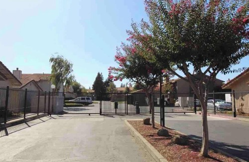 Modesto Condo | Townhouse close to shopping hospitals &restaurants