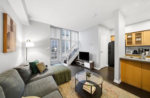King West Village Apartment | Townhouse Condo Loft for 4 - 2 Beds