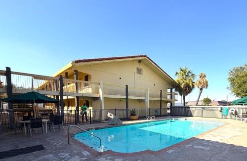 North San Antonio - SAT Hotel | Townhouse Garden Inn & Suites San Antonio I 35