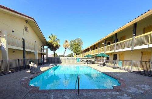 North San Antonio - SAT Hotel | Townhouse Garden Inn & Suites San Antonio I 35