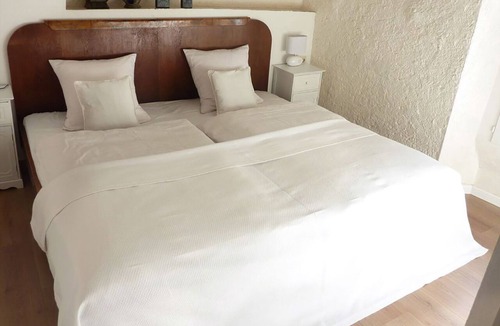 Laroque-des-Alberes House | Townhouse in the old town of Laroque
