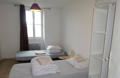 Viviers House | Townhouse ideal for group of workers