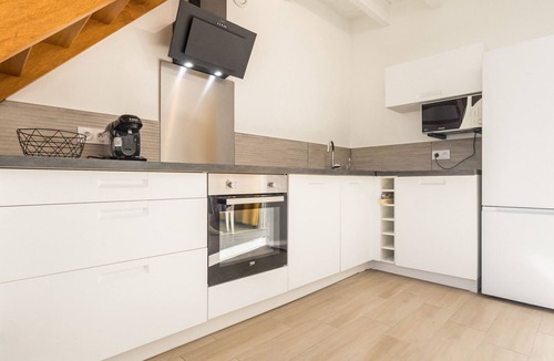 La Montagne Cottage | Townhouse in La Montagne with Wifi, Pets Allowed, Near Nantes