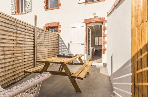La Montagne Cottage | Townhouse in La Montagne with Wifi, Pets Allowed, Near Nantes
