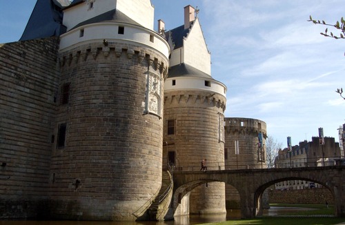 La Montagne Cottage | Townhouse in La Montagne with Wifi, Pets Allowed, Near Nantes