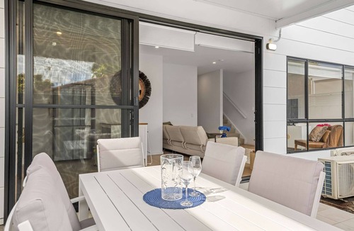 Marks Point House | Townhouse in Marks Point