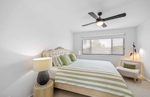 Marks Point House | Townhouse in Marks Point