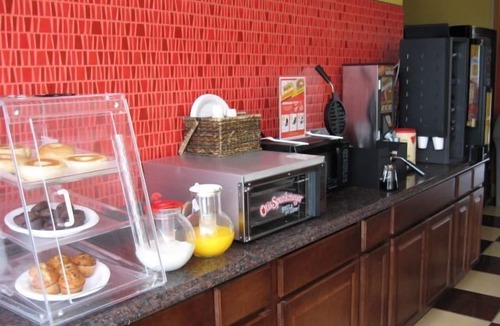 Elmwood Park Hotel | Townhouse Inn & Suites