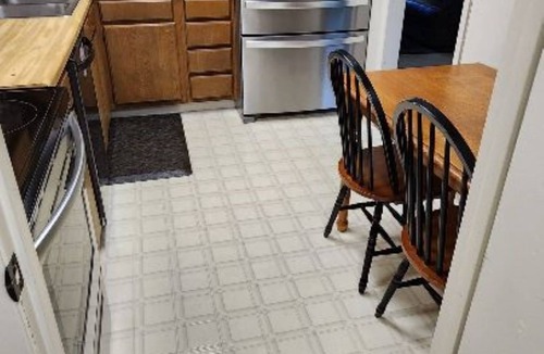 Karns House | Townhouse Living - 4 Beds - 2 Vehicle Maximum