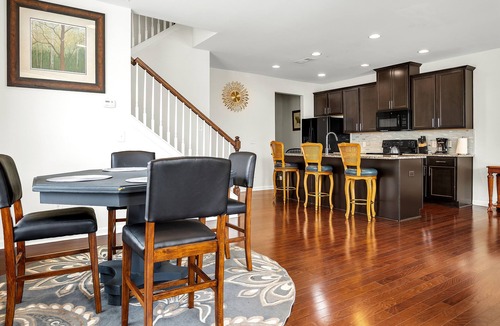 Fairburn House | Townhouse near I-85, hartfield Jackson airport, QTS, movie studios, and hospital