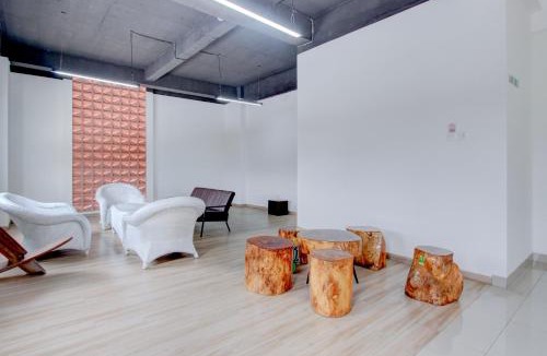 Grogol Hotel | Townhouse Oak near The Park Mall Solo formerly D’Nawasena Guest House