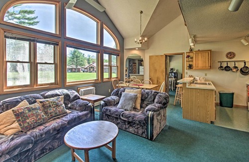 Woodstock House | Townhouse on 18-Hole Golf Course with Pool!