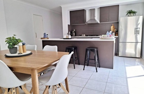 Shepparton South House | Townhouse on Greybox