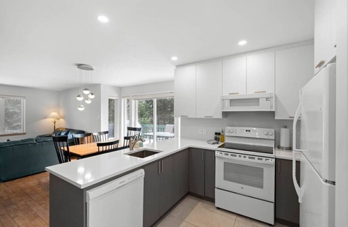 Mont-Tremblant Villa | Townhouse on the Golf w/Pool Access -Aiglon 1748