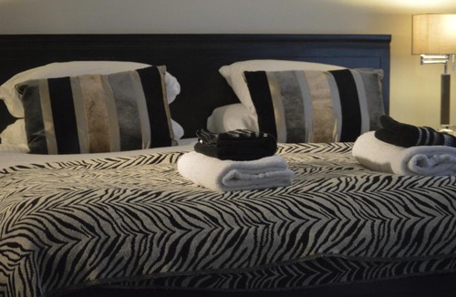 Truro House | TOWNHOUSE ROOMS