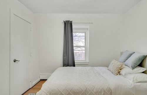 North Cambridge Apartment | townhouse style two level apartment