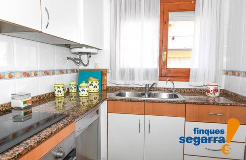 El Roc de Sant Gaieta House | Townhouse with barbecue and communal area with pool