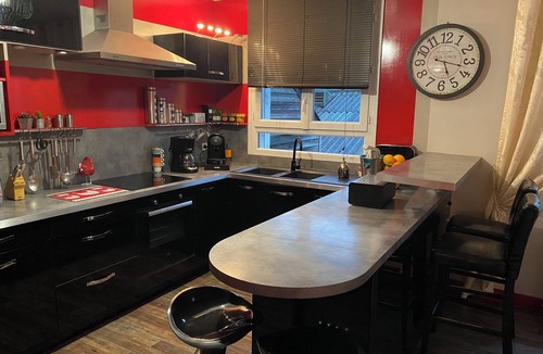 Laval House | Townhouse with Christmas decorations 800 meters from downtown!