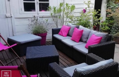 Laval House | Townhouse with Christmas decorations 800 meters from downtown!