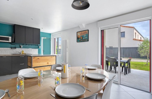 Tiffauges House | Townhouse with Garden for 6, Private Terrace and Wi-Fi