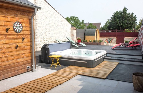Checy Cottage | Townhouse with Spa and Sauna near Orleans