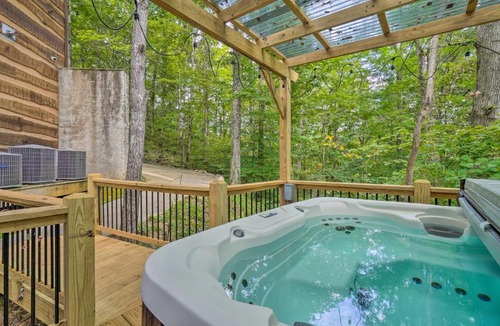 Townsend House | Townsend Retreat with Deck and Private Hot Tub!