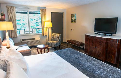Townsend Hotel | Townsend River Breeze Inn
