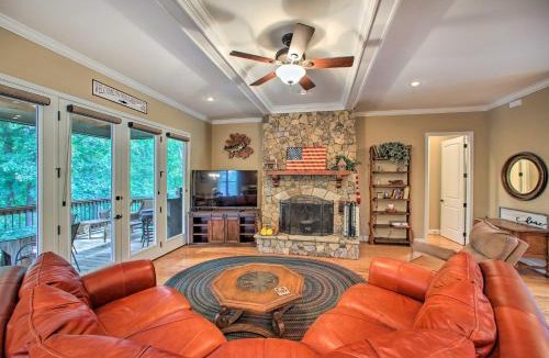 Townville House | Townville Lakefront Cottage w/Private Dock!