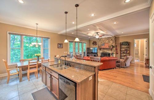 Townville House | Townville Lakefront Cottage w/Private Dock!