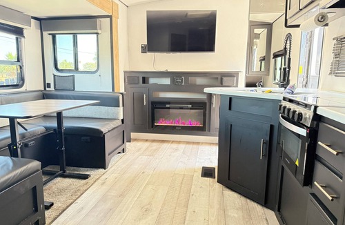 Brentwood House | Toy Hauler Vengence Rouge