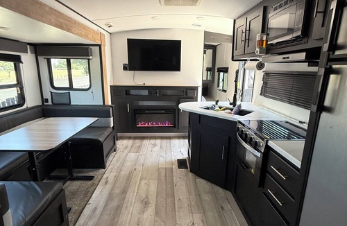 Brentwood House | Toy Hauler Vengence Rouge