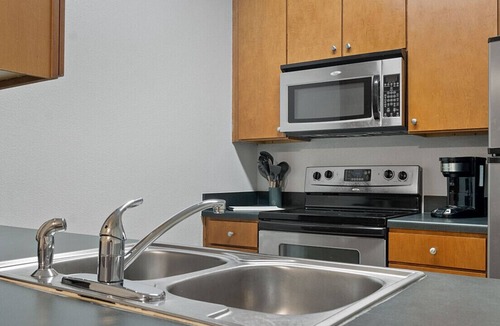 West Campus Apartment | TP 408 luckey · Beautiful Cozy 1 Bedroom + Study Room! GREAT stay!