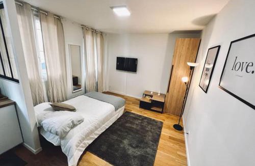 Saint-Ouen Apartment | Très beau studio refait à neuf 2