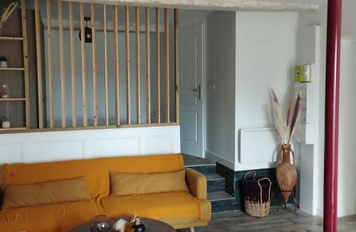 Trevoux Apartment | Trévoux: loft ravissant avec terrasse