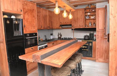 La Pobla de Lillet Apartment | Tríplex Grande Rústico-Moderno - Pobla de Lillet