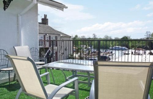 Horning House | Tracara Cottages