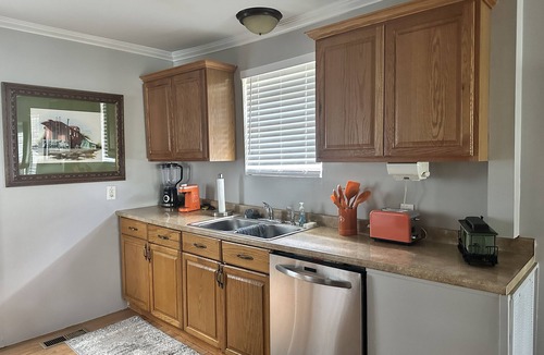 North Little Rock House | Tracks & Trails Cottage