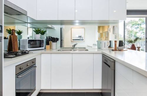 Moonee Ponds Apartment | Trackside Escape by Moonee Valley Racecourse