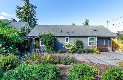 Amazon Apartment | Tracktown Charmer- 1 Bedroom Studio